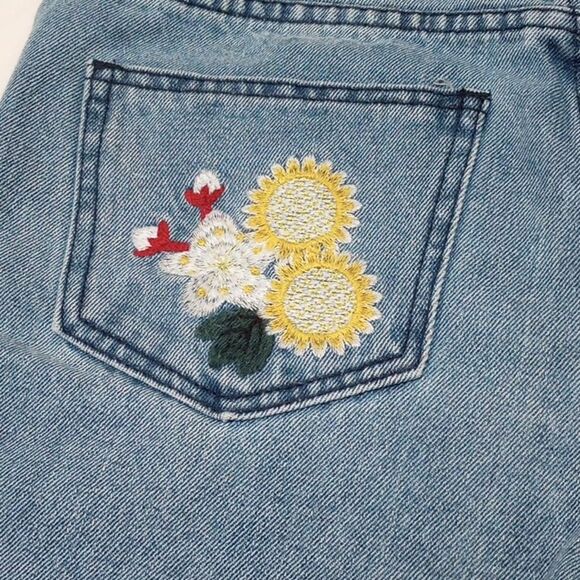 Cute 1990 Style Top Trends Basic Collection Floral Embroidered Jeans - Picture 10 of 11